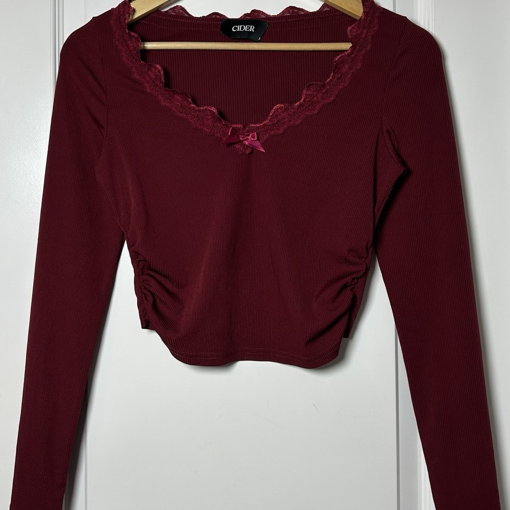 Cider Maroon V-Neck Solid Bowknot Lace Ruched Long Sleeve Crop Top